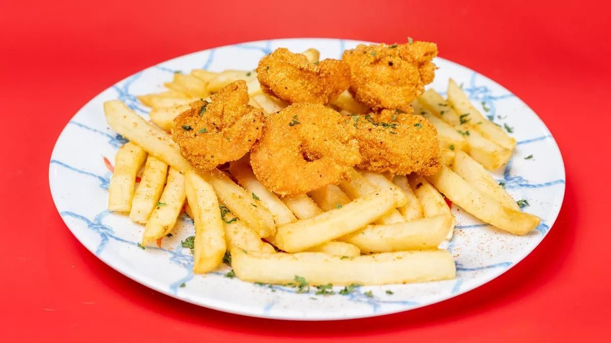 Fried shrimp with fries